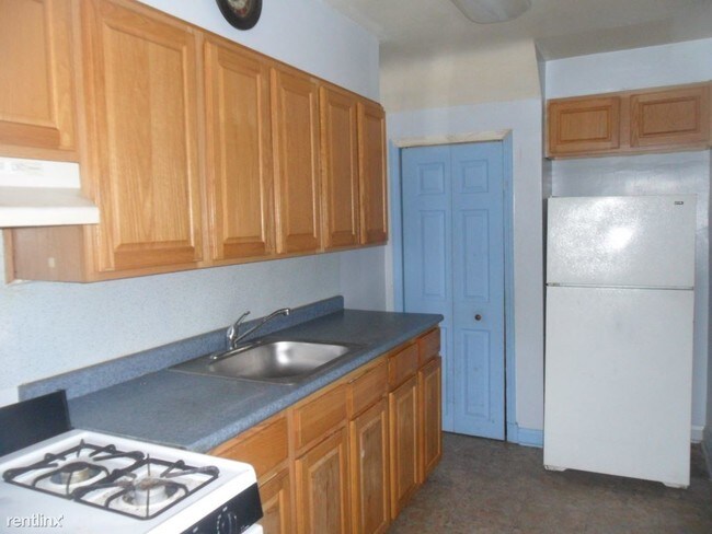 Building Photo - 3 br, 1.5 bath House - 1963 Guy Way