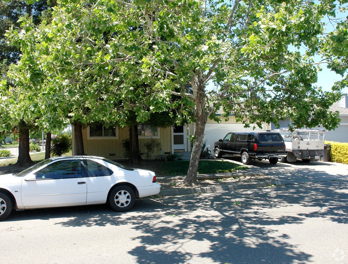 Building Photo - 2202 Firwood Ave