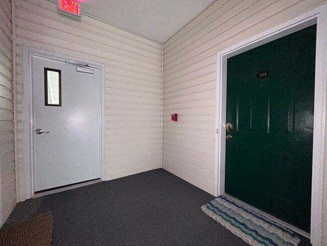 Building Photo - Gated community on the bay side of Shore D...