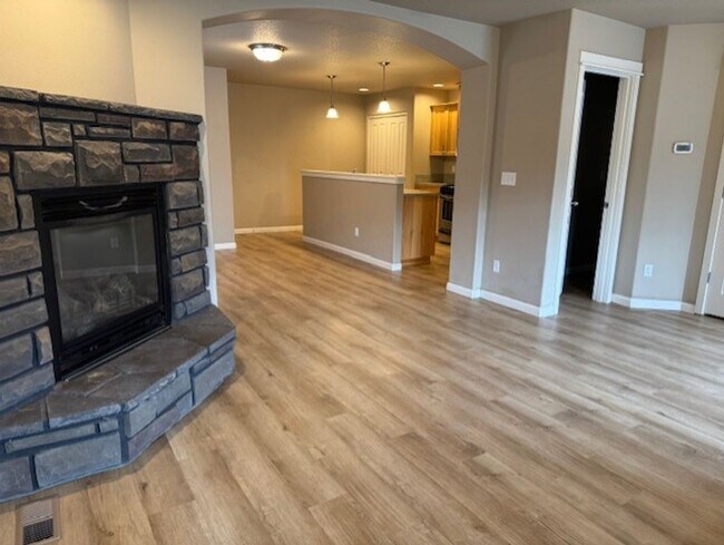 Foto del edificio - MOVE IN SPECIAL $500 OFF FIRST MONTH RENT ...