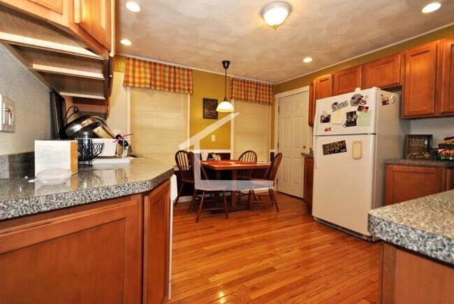 Building Photo - Check out this 3 bed in Brighton...
