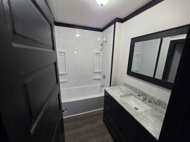 Building Photo - MOVE IN READY - 1/2 OFF SECURITY DEPOSIT