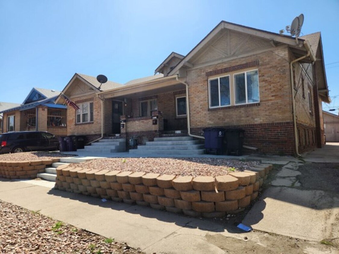 Foto principal - Bright & Updated 3-Bedroom Upper Unit All Utilities Included!