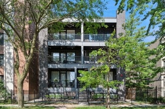 Building Photo - 4932 N Kenmore Ave