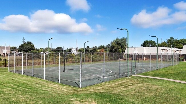 Building Photo - 6619 S Zunis Ave