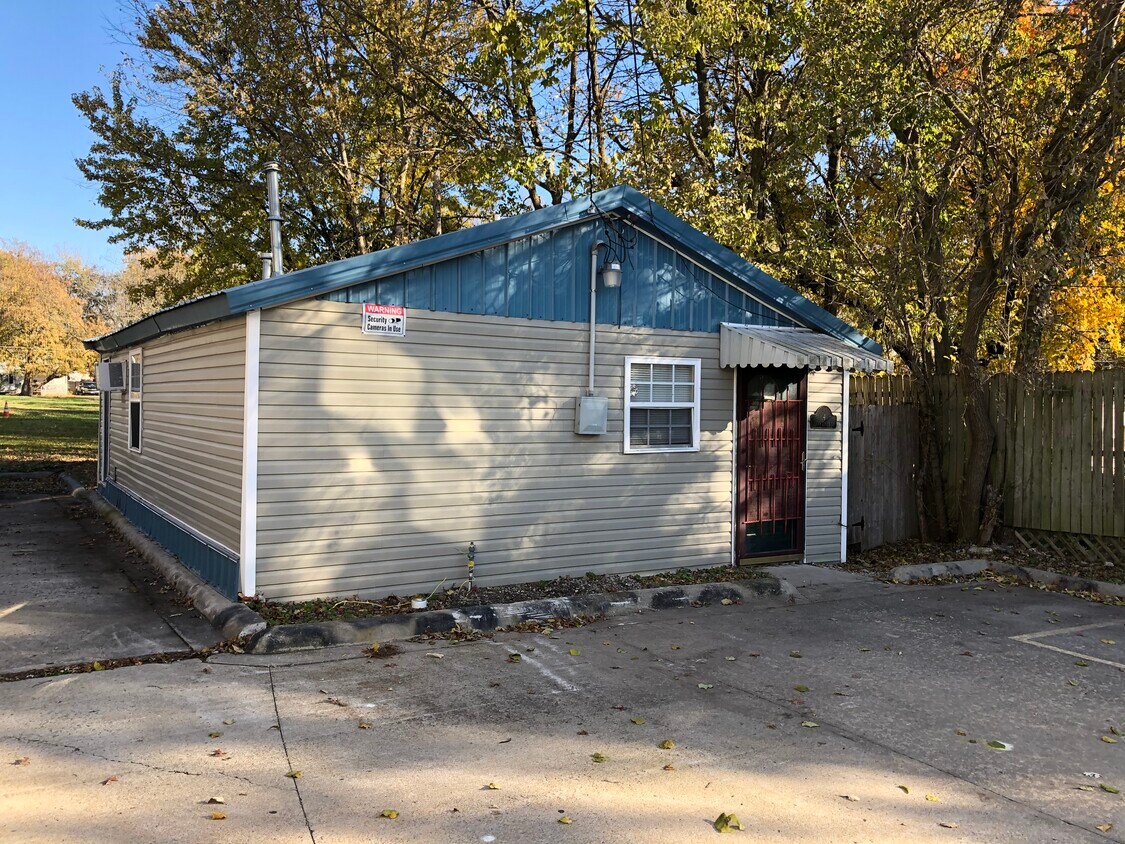 Primary Photo - 1100 Coats St