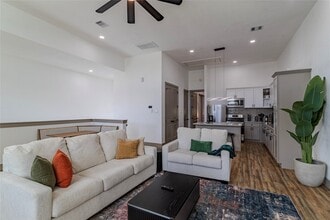 Building Photo - 5901 Crest Ct