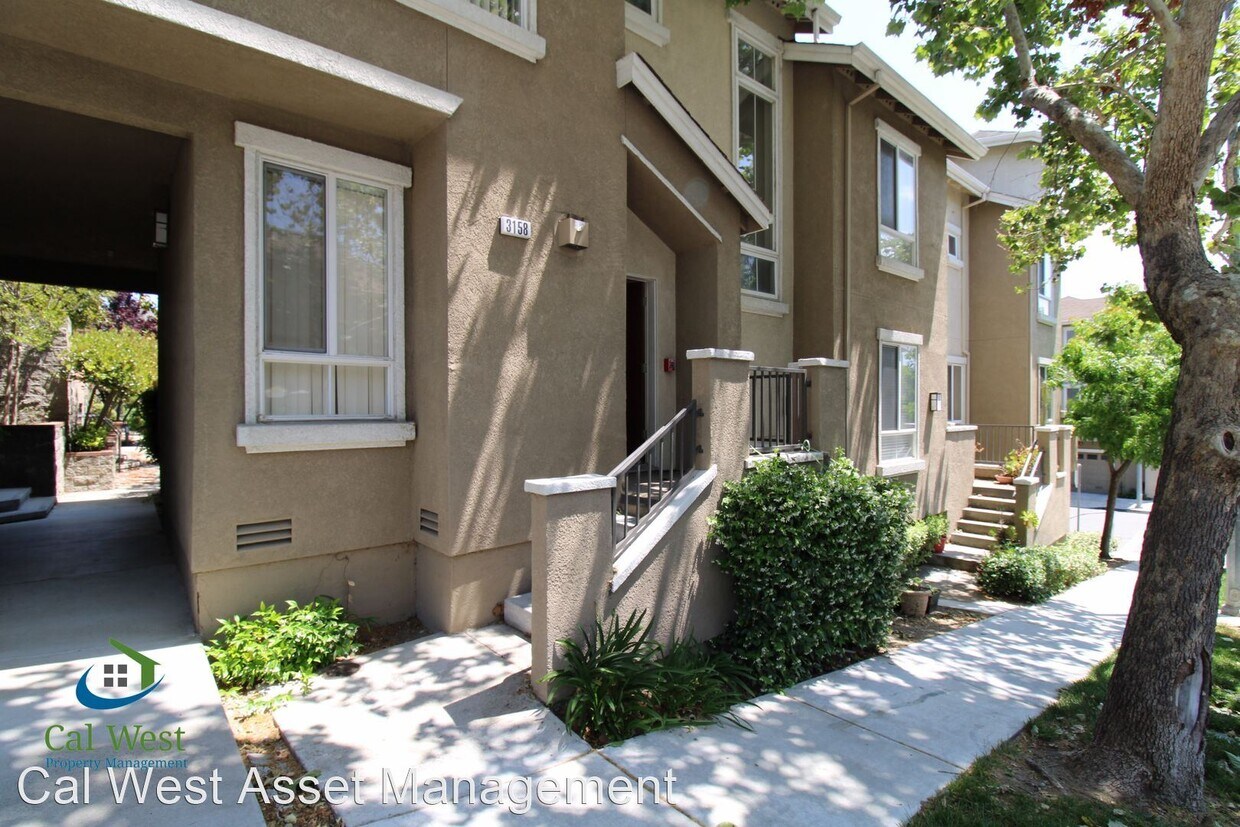 Primary Photo - 2 br, 2.5 bath House - 3158 Regency Avenue...