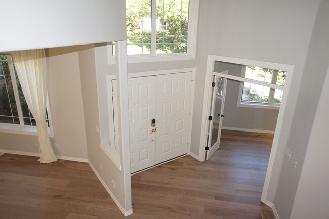 Building Photo - NW Portland Forest Heights Gem!