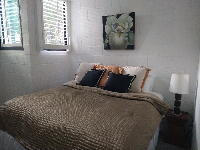 Building Photo - 2053 Carolina Ave