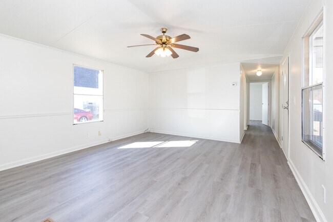 Building Photo - 10 Avery Wood Dr