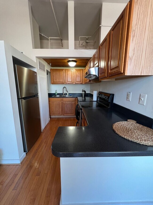 Foto del edificio - Luxurious 3-Bedroom Condo at 1010 Race Str...