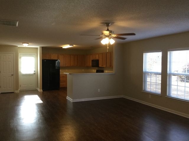 Building Photo - 2025 Cripplecreek Drive