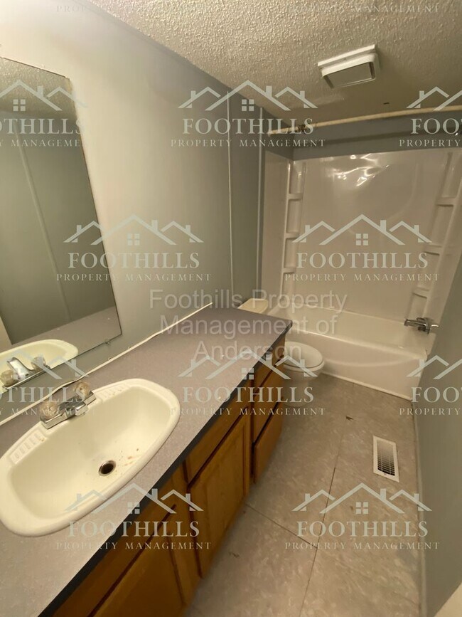 Building Photo - Modern Comfort & Convenience: 3BD/2BA Mobi...