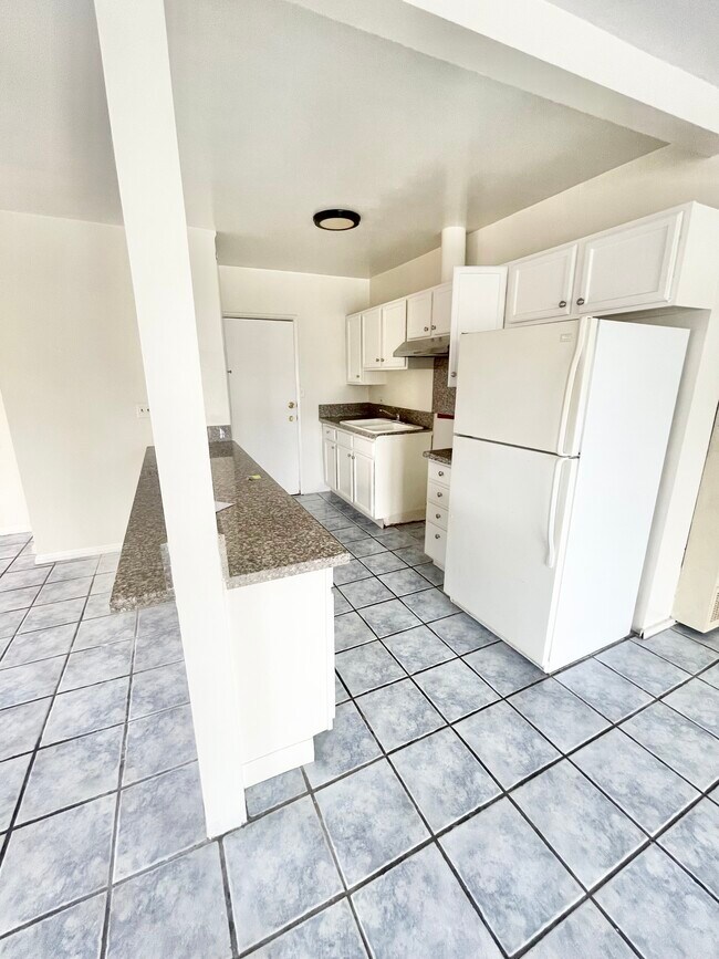 Foto del edificio - 2838 W Vernon Ave