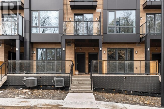 Building Photo - 119 Town Line Rd W