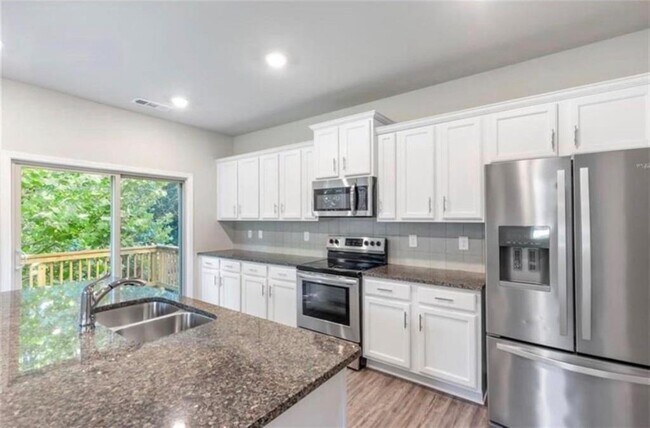 Foto del edificio - 717 St James Pl