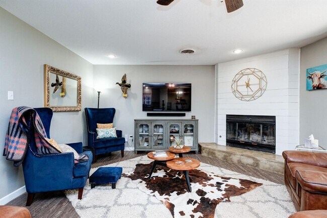 Foto del edificio - Pre-Leasing - 3 bed 2 bath