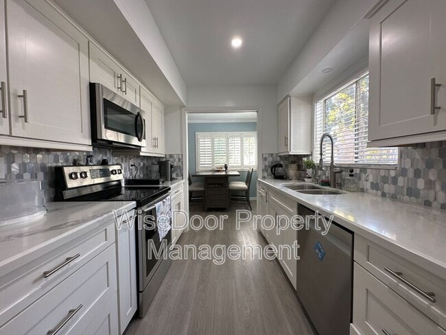 Foto del edificio - 12035 Beverly Blvd