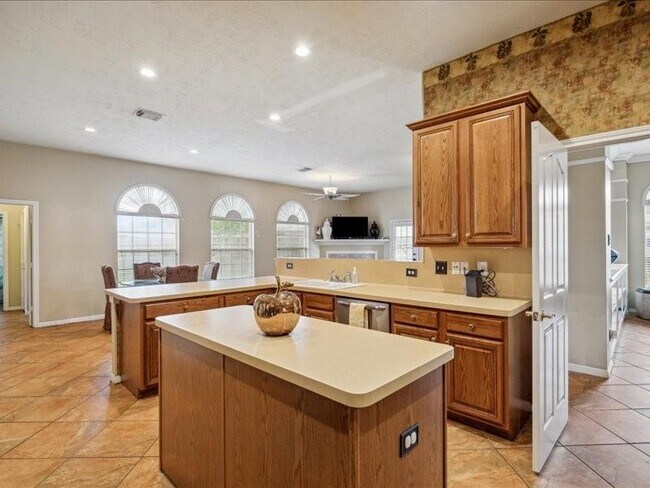 Foto del edificio - 3501 Carson Ct