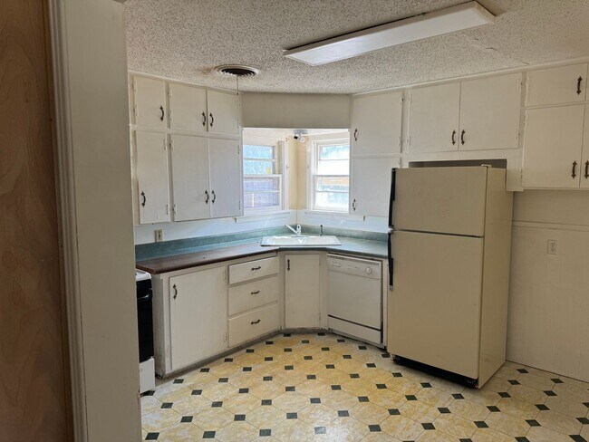 Building Photo - 2418 40th St