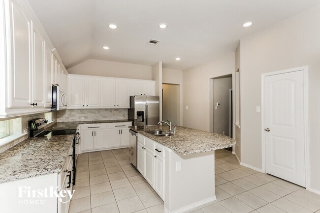 Building Photo - 2540 Old Buck Dr