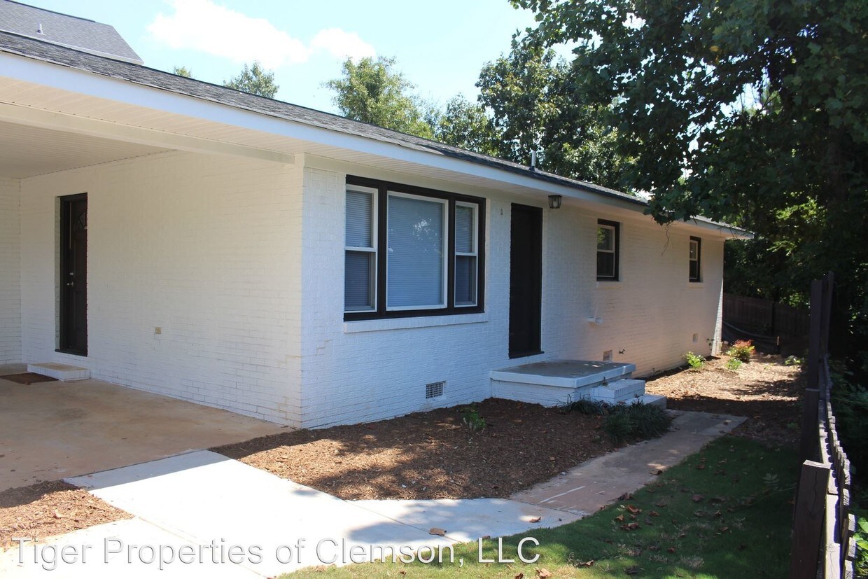 100 Gold Loop, Clemson, SC 29631 Condo for Rent in Clemson, SC