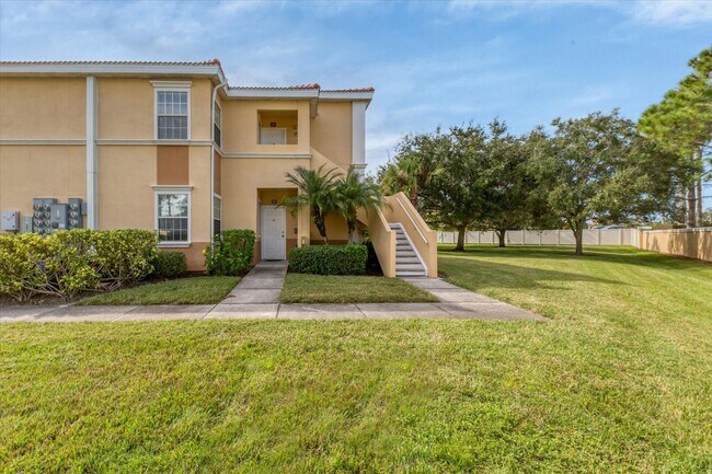 Foto del edificio - Updated 2/2 unit becoming available for an...