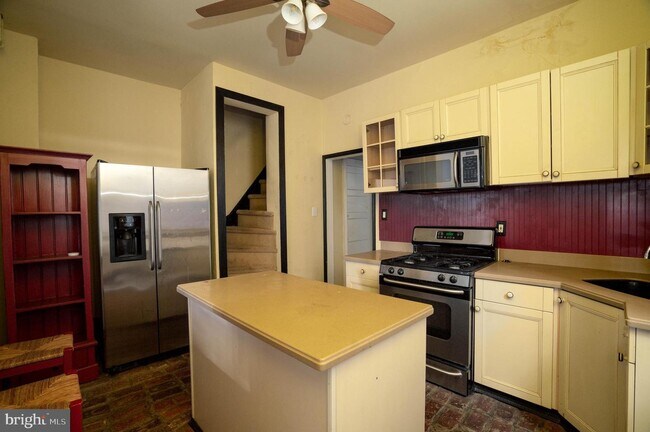 Building Photo - 548 S 48th St