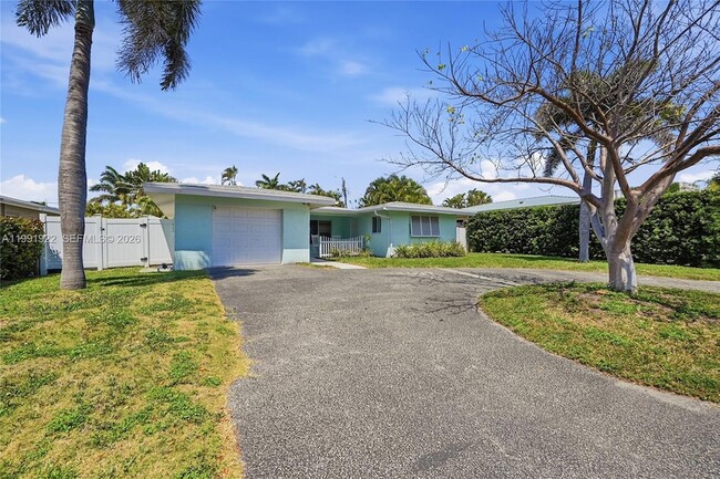 Building Photo - 2725 SE 2nd Ct