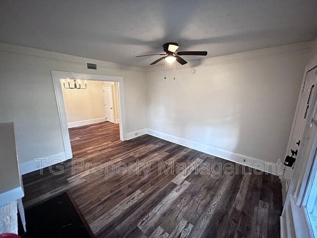 Building Photo - 2561 Rosselle St