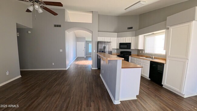 Foto del edificio - 6218 Colby St