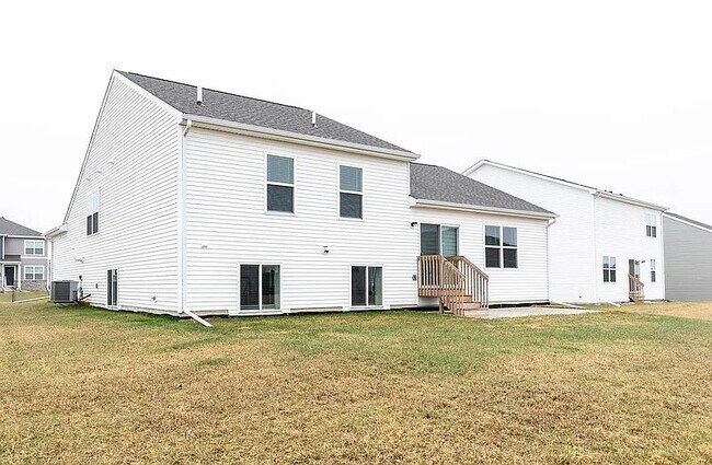 Building Photo - 1065 Waukee Ave