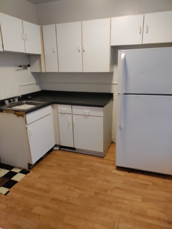 Foto principal - 734 N Old World 3rd St
