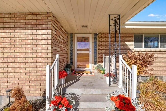 Building Photo - 216 Diana Dr