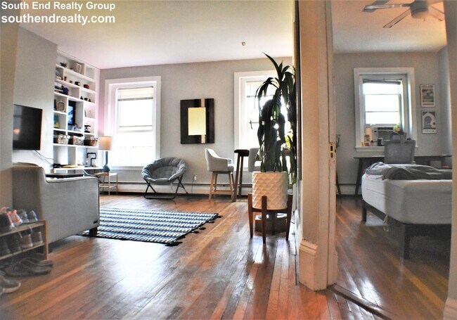 Building Photo - 46 Fenway