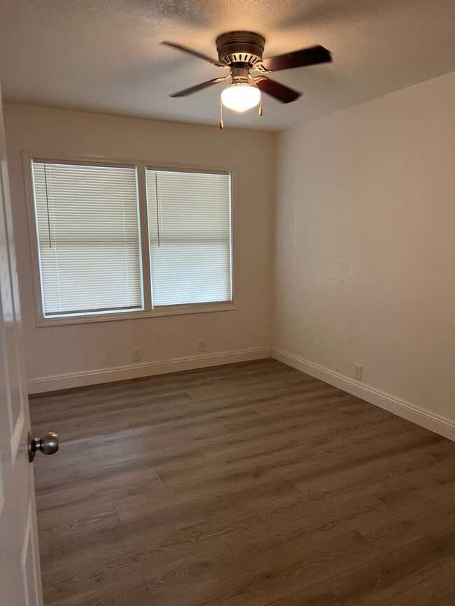 Foto del edificio - 1298 W Capitol Ave