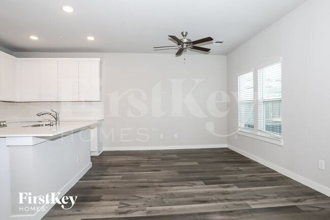Building Photo - 333 N Centro Cir