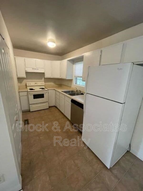 Building Photo - 128 West St