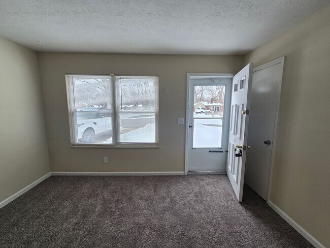 Foto del edificio - Nice, Recently Renovated, 3 Bedrooms, 1 Bath, Brick Ranch Home available Now! Located on a Cul de...