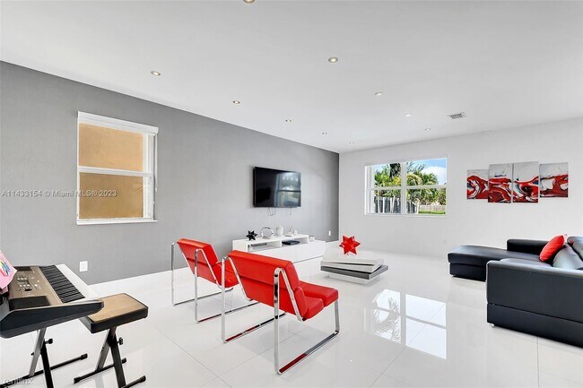 Foto del edificio - 5 br, 3 bath House - 8460 NW 115th Pl # 0