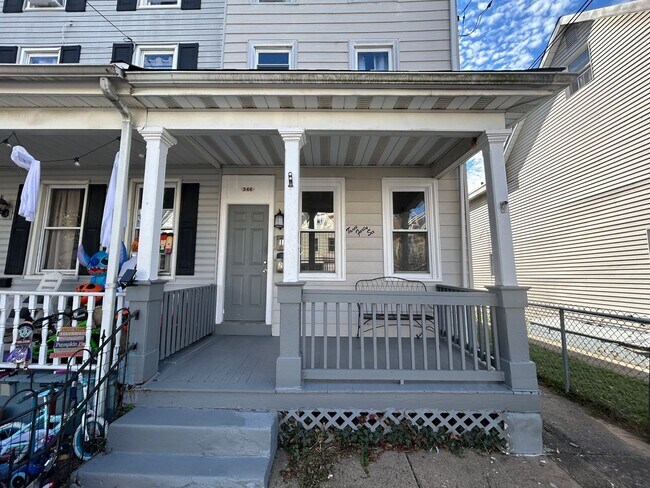 Washington Street - Washington Street Apartment