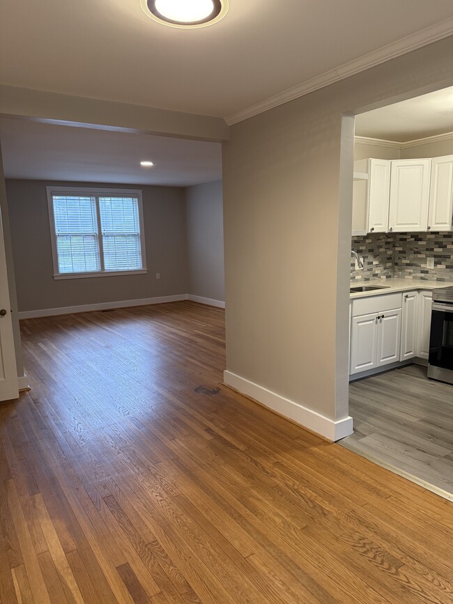 Building Photo - 2940 Oleander Dr