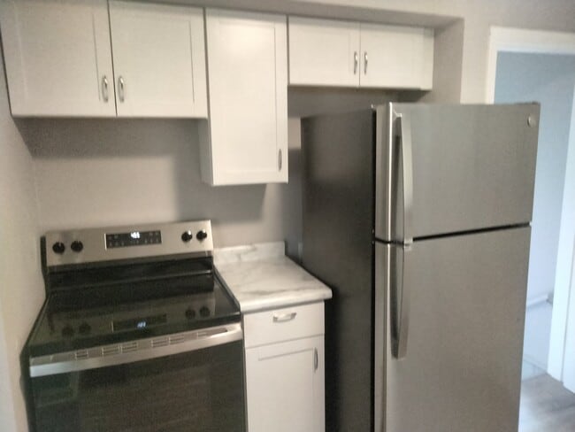 Building Photo - 70 Illona Dr