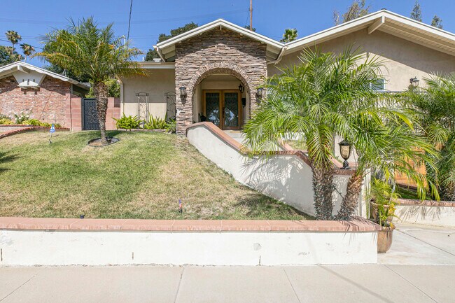Foto del edificio - 9434 McLennan Ave