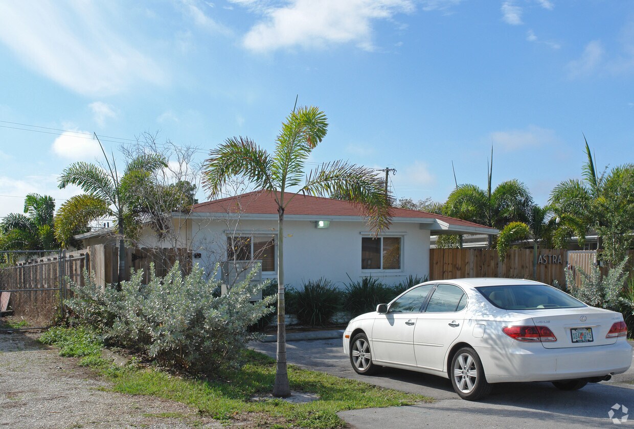 Foto del edificio - 590 NW 40th Ct
