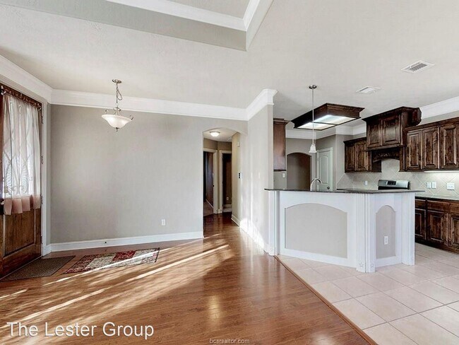 Building Photo - 3 br, 2.5 bath House - 2707 Hickory Ct