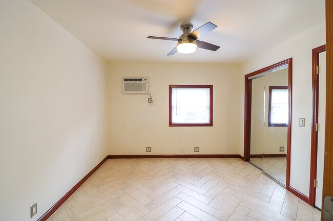 Building Photo - 127 Crary Ave