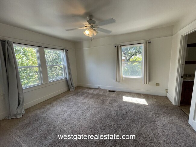 Building Photo - 127 Olive St