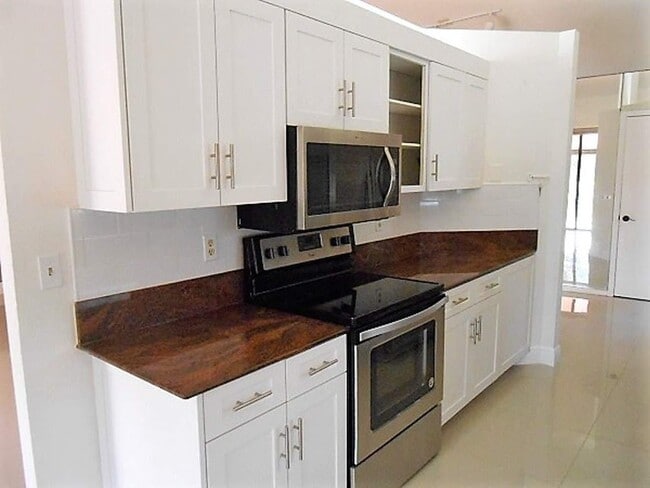 Building Photo - 5421 Helene Cir